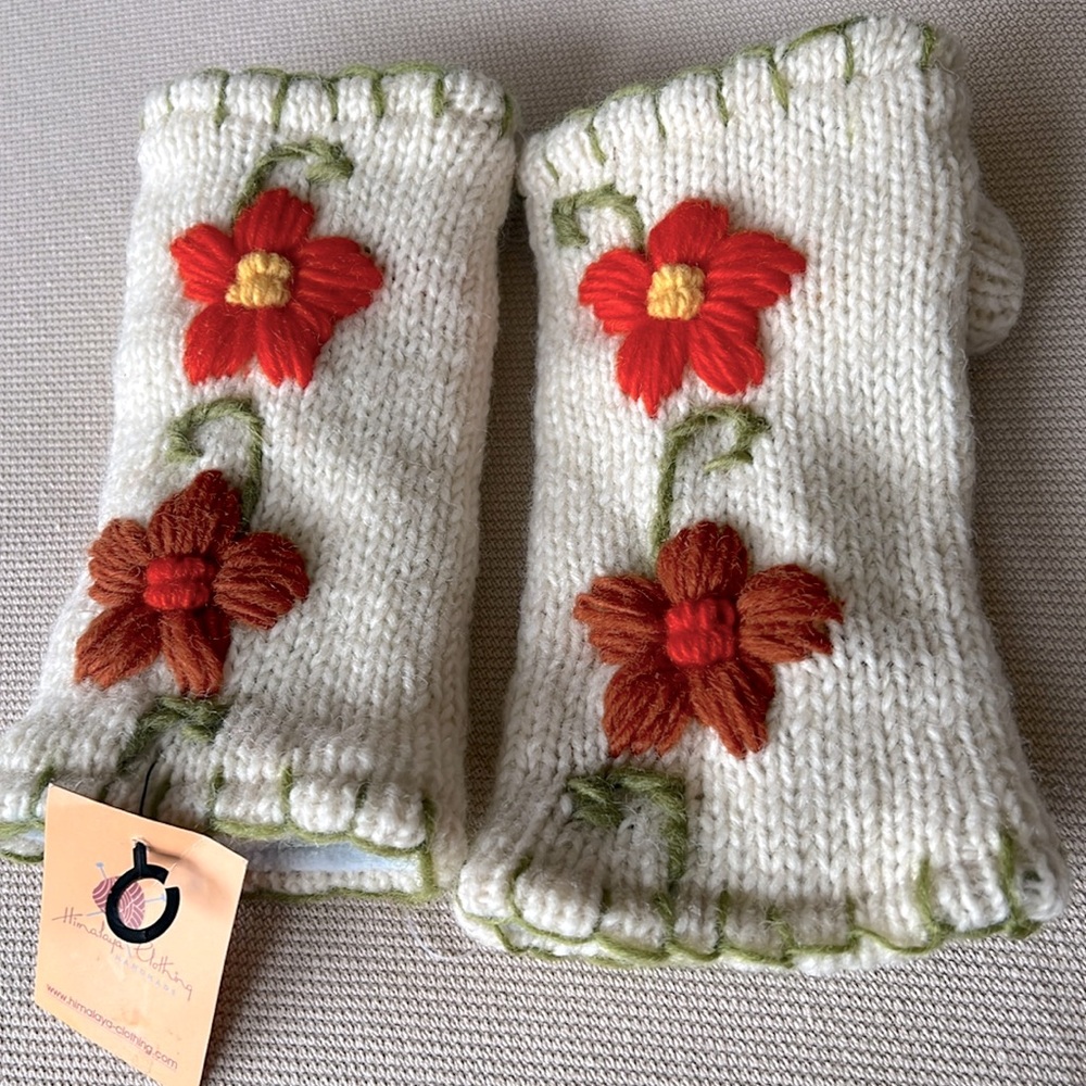 New with tag embellished fair trade wool hand warmers. Fits adult hand. Cottage